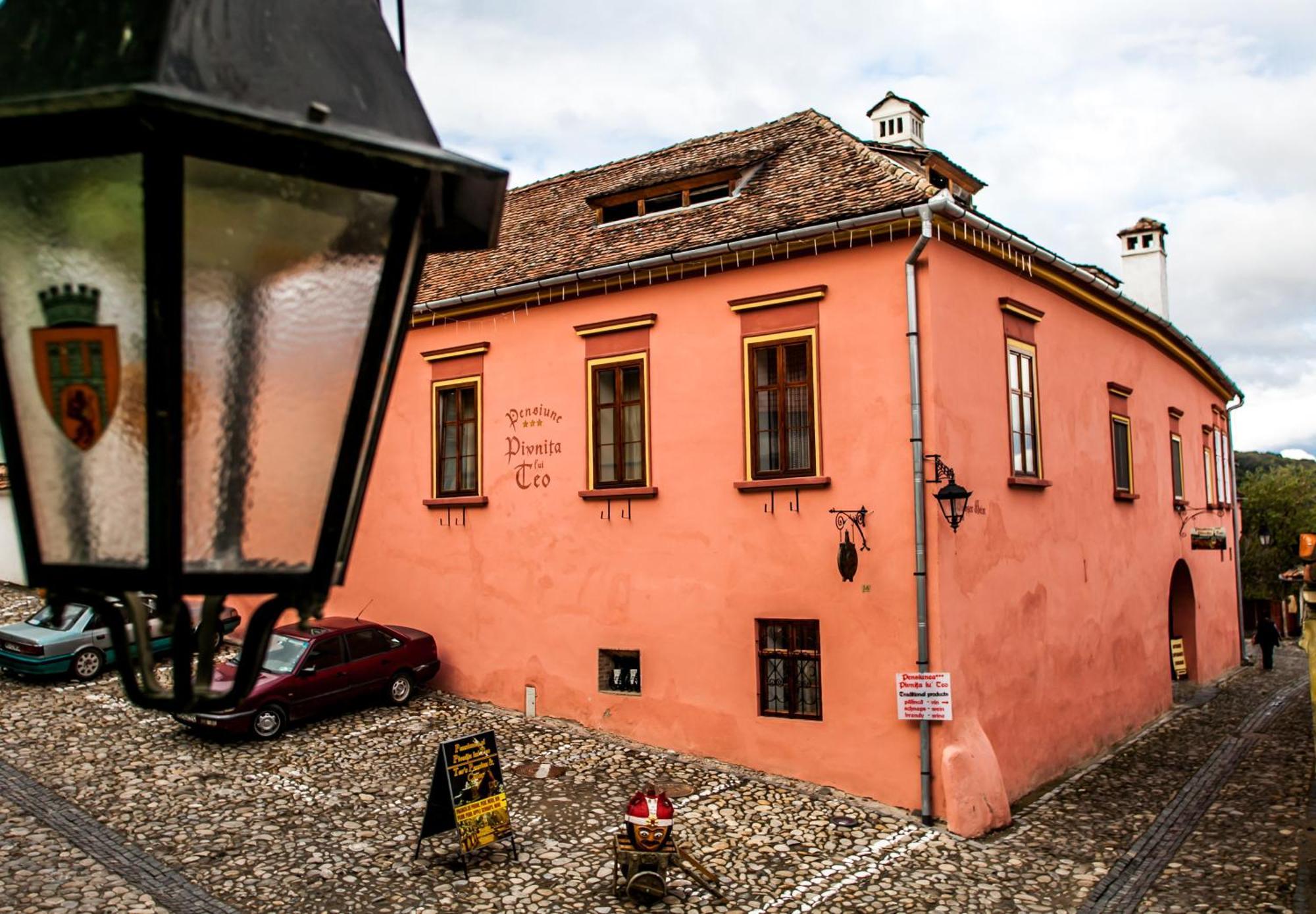 La Teo Pensiune Si Pivnita Sighisoara Exterior photo